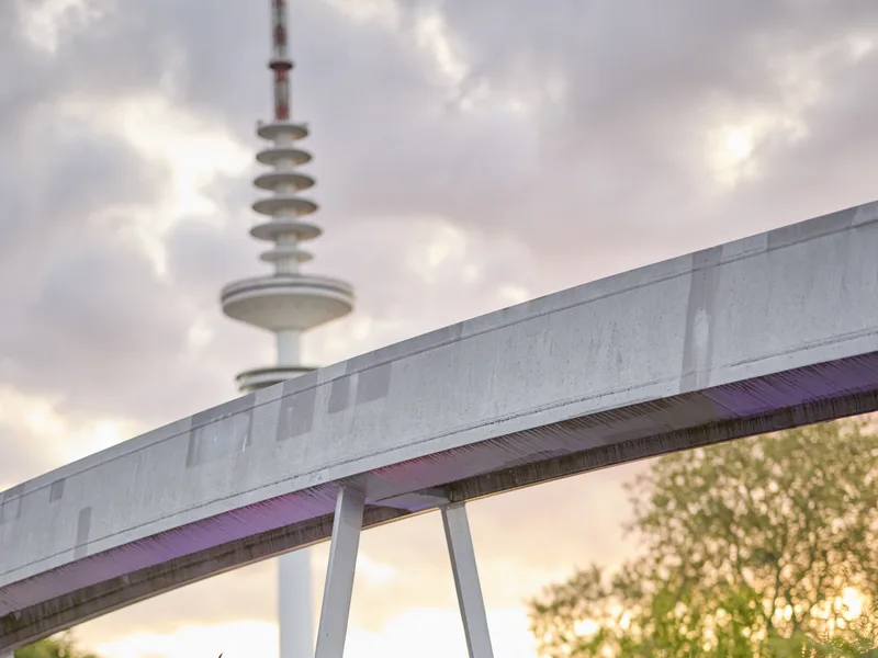 Die Creator-Night sponsor wall with Hamburg skyline